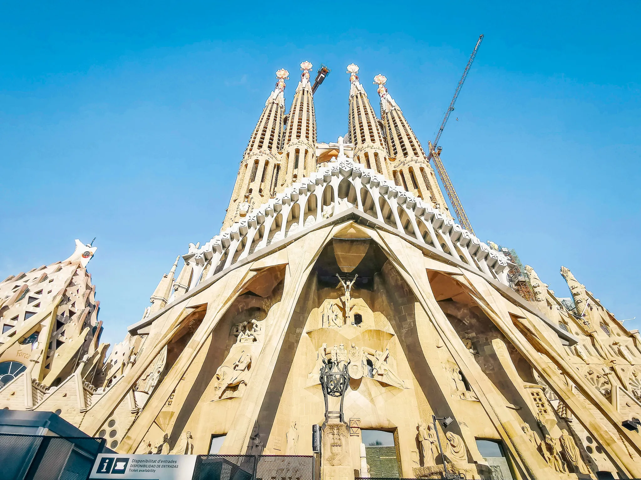 Destination Barcelone - Vue de la façade de la Sagrada Familia