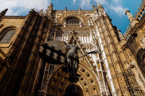 Accès prioritaire à la Cathédrale, la Giralda et au Real Alcazar de Séville en Espagne
