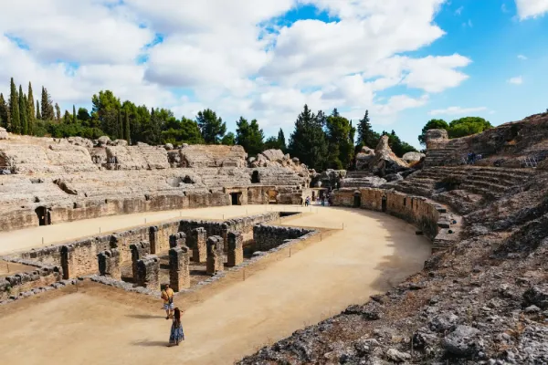 Visite de la ville romaine d'Italica et du monastère médiéval, à Séville en Espagne