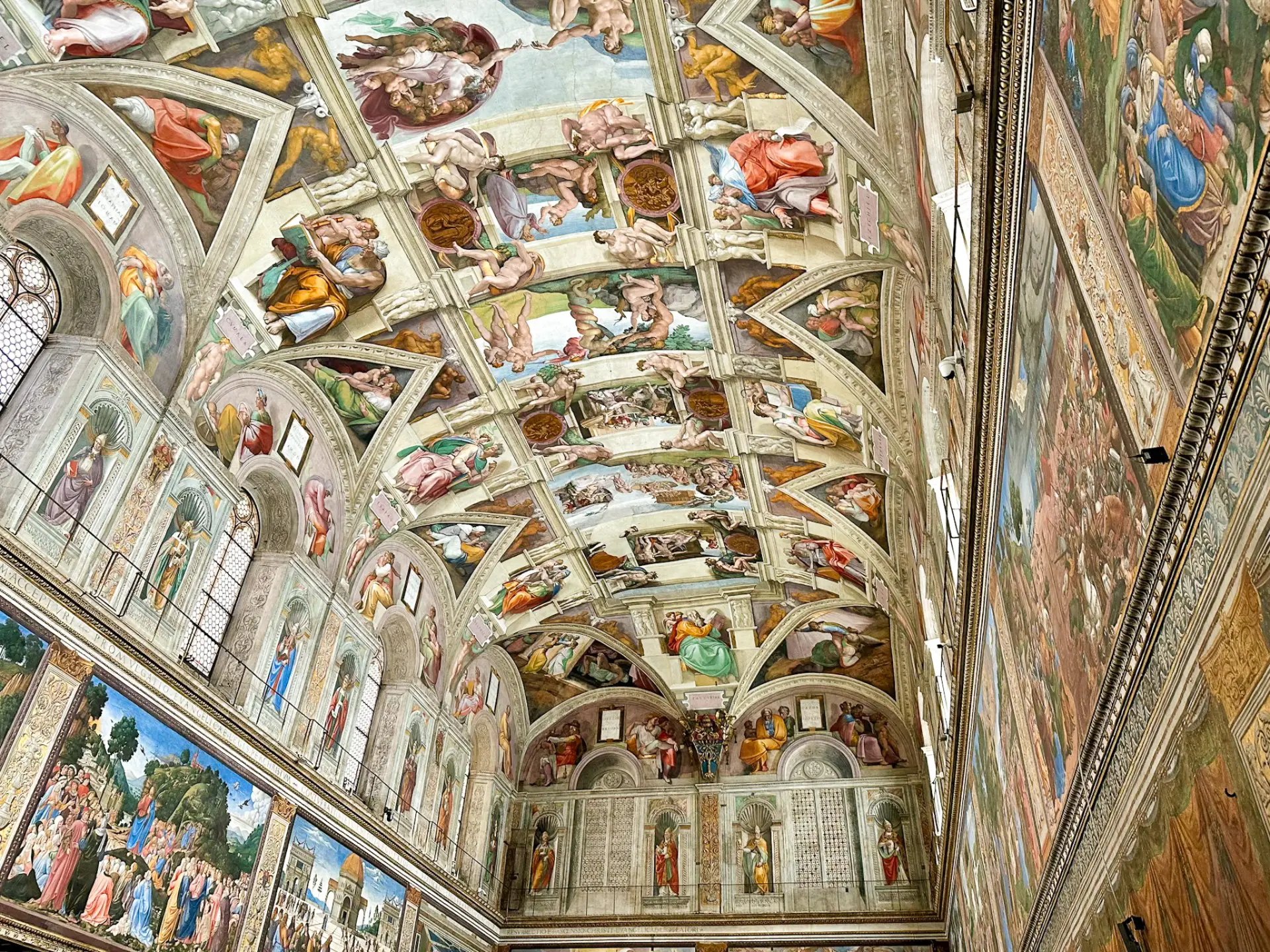 Les fresques du plafond la Chapelle Sixtine de Rome
