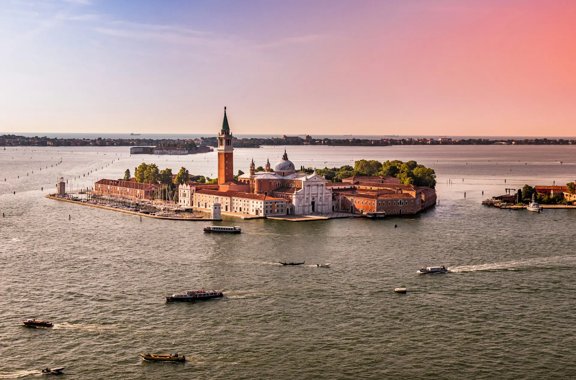 Vue aérienne sur l'île de San Giorgio Maggiore de Venise